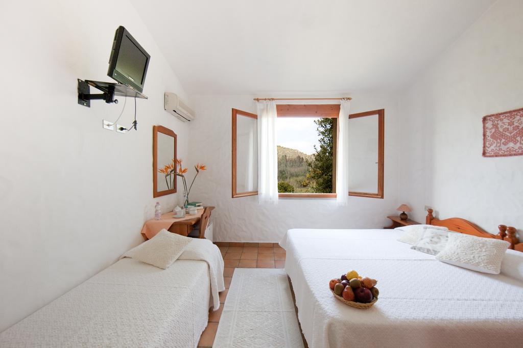 Hotel S'obreschida Castiadas Habitación foto