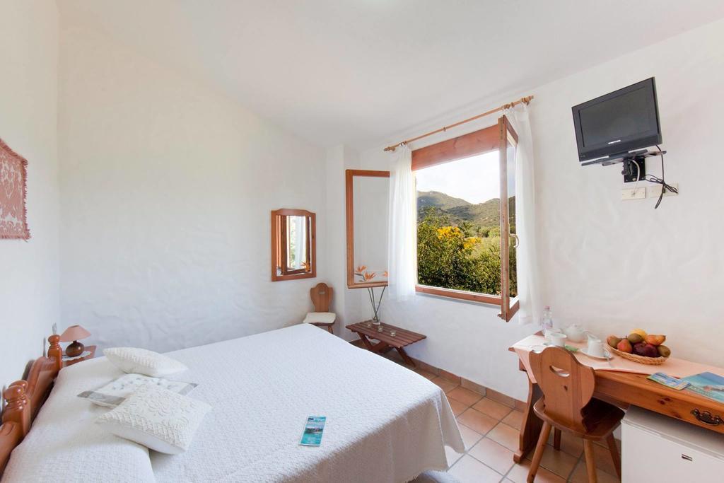 Hotel S'obreschida Castiadas Habitación foto