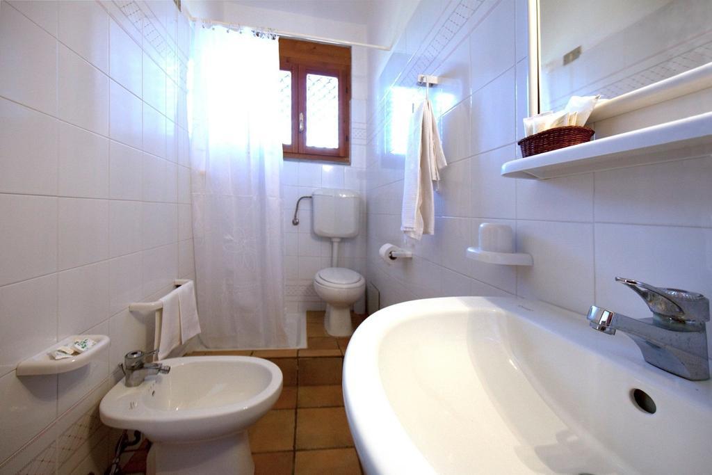 Hotel S'obreschida Castiadas Habitación foto